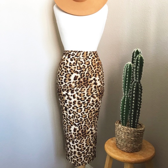 Dresses & Skirts - Leopard Print Midi Skirt